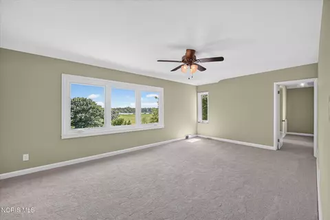 Bedroom - 2708 Riverview Dr, Maumee, OH 43537 photo 4 of 6