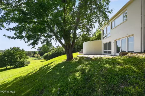 Exterior - 2708 Riverview Dr, Maumee, OH 43537 photo 12 of 16