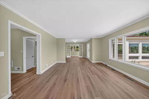 Living - 2708 Riverview Dr, Maumee, OH 43537 photo 1 of 9