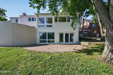 Exterior - 2708 Riverview Dr, Maumee, OH 43537 photo 9 of 16