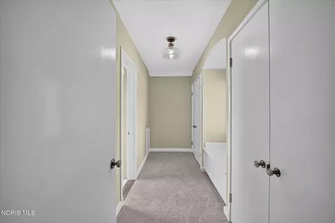 Entry Way - 2708 Riverview Dr, Maumee, OH 43537 photo 6 of 8
