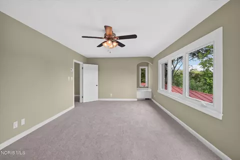 Bedroom - 2708 Riverview Dr, Maumee, OH 43537 photo 3 of 6