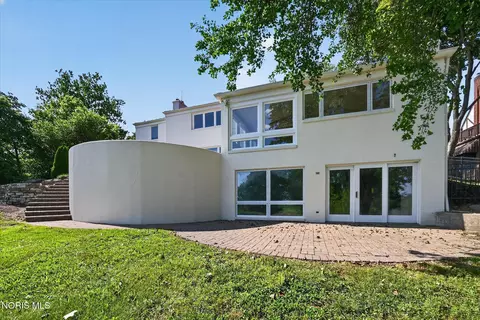 Exterior - 2708 Riverview Dr, Maumee, OH 43537 photo 10 of 16