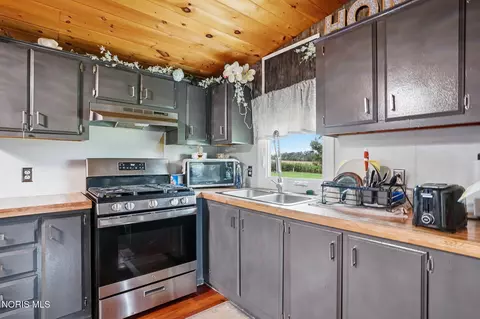 Kitchen - 7572 Ohio 309, Ada, OH 45810 photo 3 of 3
