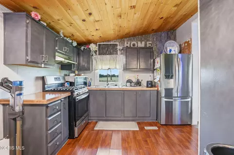 Kitchen - 7572 Ohio 309, Ada, OH 45810 photo 2 of 3