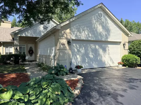 917 Hilltop Ln, Toledo, OH 43615