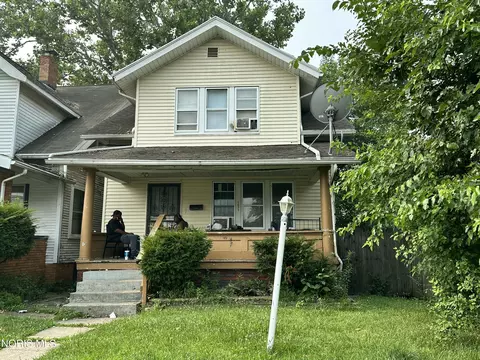1051 Pinewood Ave, Toledo, OH 43607