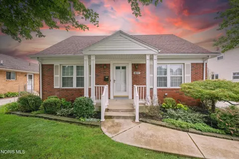 4517 Clover Ln, Toledo, OH 43623