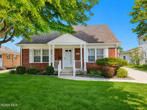 4517 Clover Ln, Toledo, OH 43623