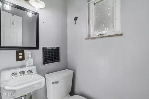 Bath - 3940 Maxwell Rd, Toledo, OH 43613 photo 1 of 2