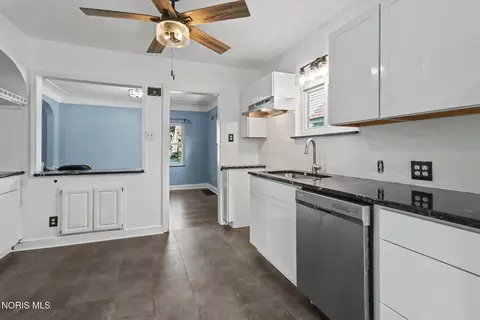 Kitchen - 3940 Maxwell Rd, Toledo, OH 43613 photo 2 of 2