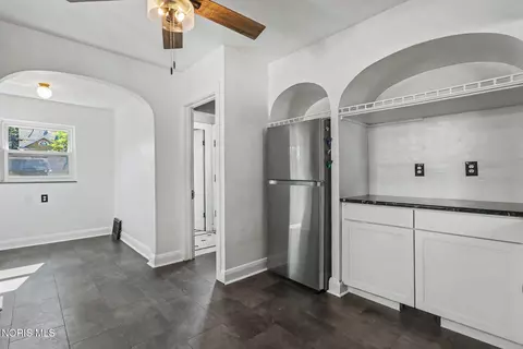 Entry Way - 3940 Maxwell Rd, Toledo, OH 43613 photo 1 of 1