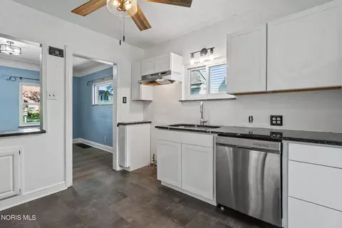 Kitchen - 3940 Maxwell Rd, Toledo, OH 43613 photo 1 of 2