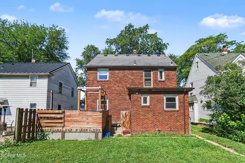 Exterior - 3940 Maxwell Rd, Toledo, OH 43613 photo 3 of 4