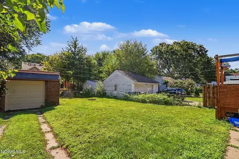 Exterior - 3940 Maxwell Rd, Toledo, OH 43613 photo 4 of 4