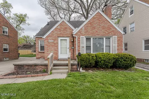 3517 Douglas Rd, Toledo, OH 43606