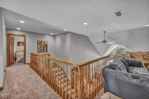 Entry Way - 5500 Brookview Ln, Upper Sandusky, OH 43351 photo 5 of 8