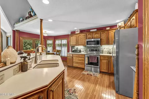 Kitchen - 5500 Brookview Ln, Upper Sandusky, OH 43351 photo 2 of 8