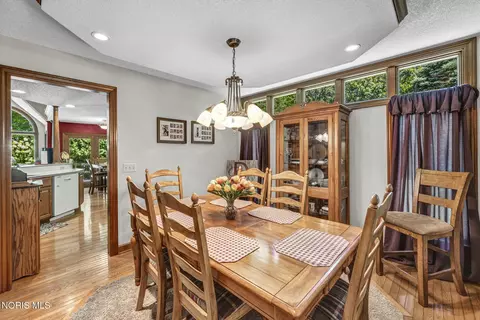 Dining - 5500 Brookview Ln, Upper Sandusky, OH 43351 photo 2 of 6
