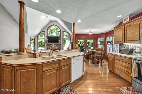 Kitchen - 5500 Brookview Ln, Upper Sandusky, OH 43351 photo 4 of 8