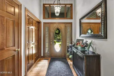Entry Way - 5500 Brookview Ln, Upper Sandusky, OH 43351 photo 1 of 8
