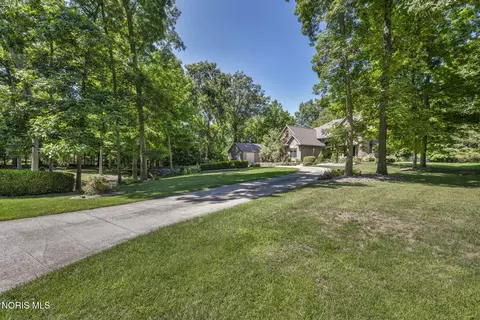 Exterior - 5500 Brookview Ln, Upper Sandusky, OH 43351 photo 3 of 8