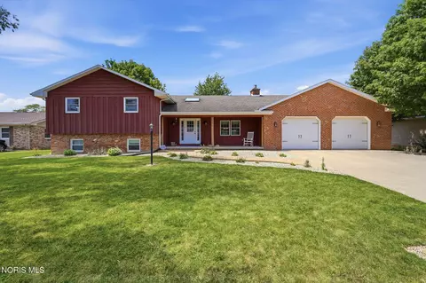 578 N Angela Dr, Fostoria, OH 44830