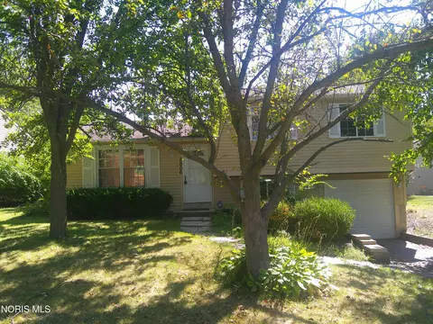2806 Micham Rd, Toledo, OH 43615