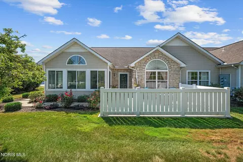 6018 Quarrys Edge Ln, Sylvania, OH 43560
