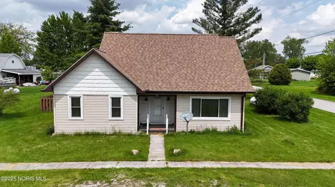203 E Ash St, Continental, OH 45831 photo 2