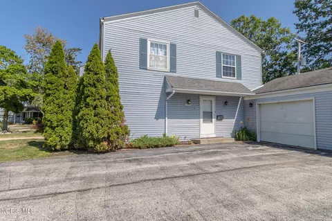 3722 Lakepointe Dr, Northwood, OH 43619