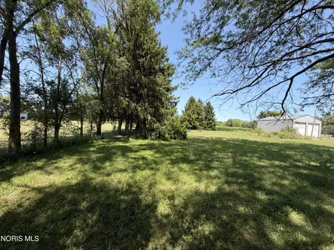 1420 Elmore Rd, Pemberville, OH 43450