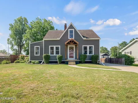 7019 Almaine Dr, Holland, OH 43528