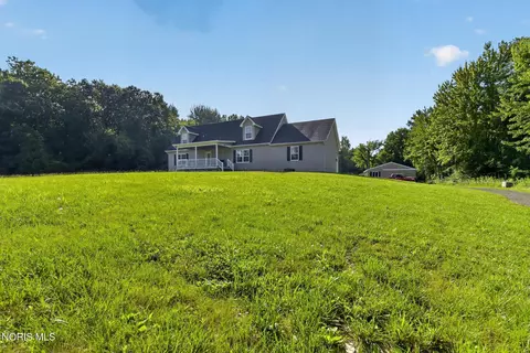 9485 Old State Line Rd, Holland, OH 43528