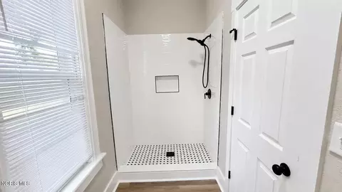 Bath - 406 N Cherry St, Paulding, OH 45879 photo 1 of 5