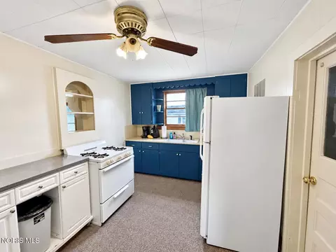 Kitchen - 906 W Wayne St, Paulding, OH 45879 photo 2 of 4