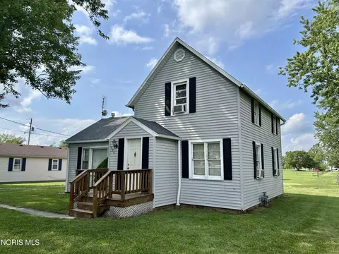 Exterior - 906 W Wayne St, Paulding, OH 45879 photo 2 of 4