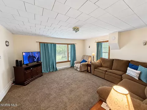 Living - 906 W Wayne St, Paulding, OH 45879 photo 1 of 2
