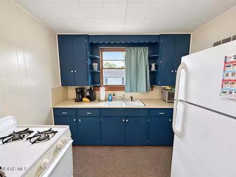 Kitchen - 906 W Wayne St, Paulding, OH 45879 photo 1 of 4