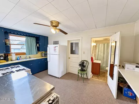 Kitchen - 906 W Wayne St, Paulding, OH 45879 photo 3 of 4