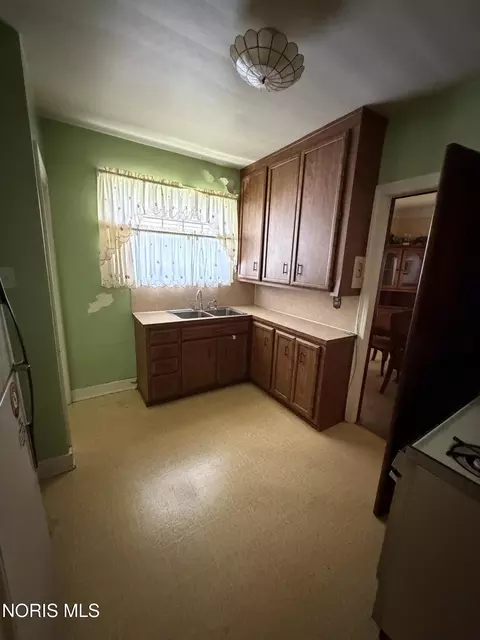 Kitchen - 614 Wamba Ave, Toledo, OH 43607 photo 1 of 2