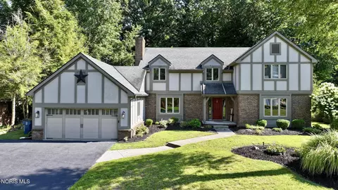 7257 Whispering Oak Dr, Sylvania, OH 43560