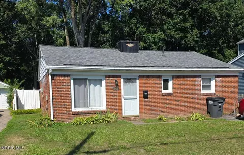 5435 Clover Ln, Toledo, OH 43623