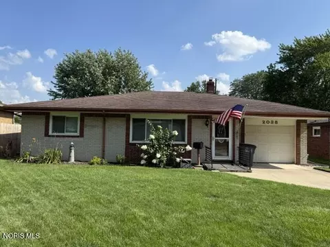 2038 Greenwich Ln, Toledo, OH 43611