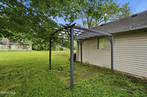 Exterior - 507 W Perry St, Paulding, OH 45879 photo 6 of 9