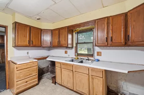 Kitchen - 507 W Perry St, Paulding, OH 45879 photo 2 of 3