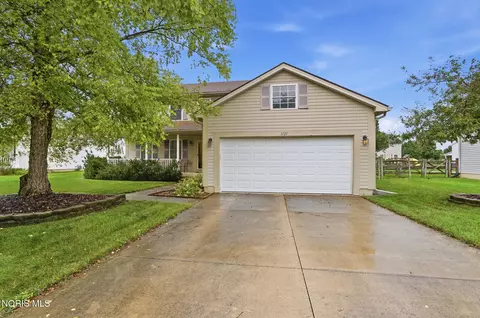 1121 Sandpiper Ln, Bowling Green, OH 43402