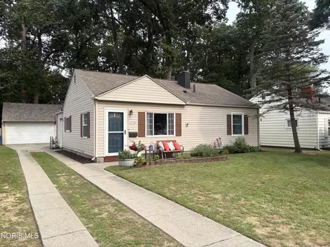 5750 Elliott Rd, Sylvania, OH 43560