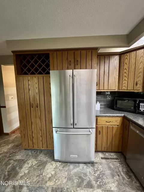 Kitchen - 113 Scott Dr, Bryan, OH 43506 photo 2 of 3