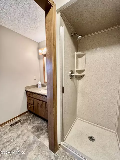 Bath - 113 Scott Dr, Bryan, OH 43506 photo 1 of 5